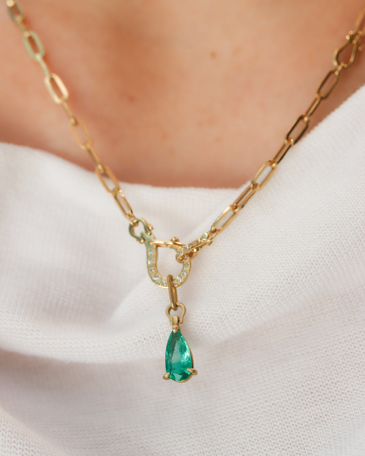 Horse Shoe Prong Necklace - Emerald -