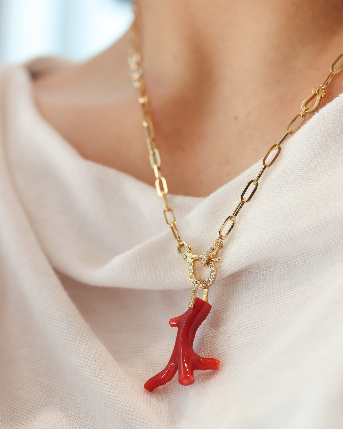 Hibiki Stone Necklace - Coral -