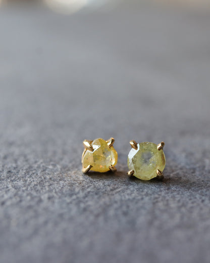 Prong Pierced Earring - Natural Yellow Diamond -