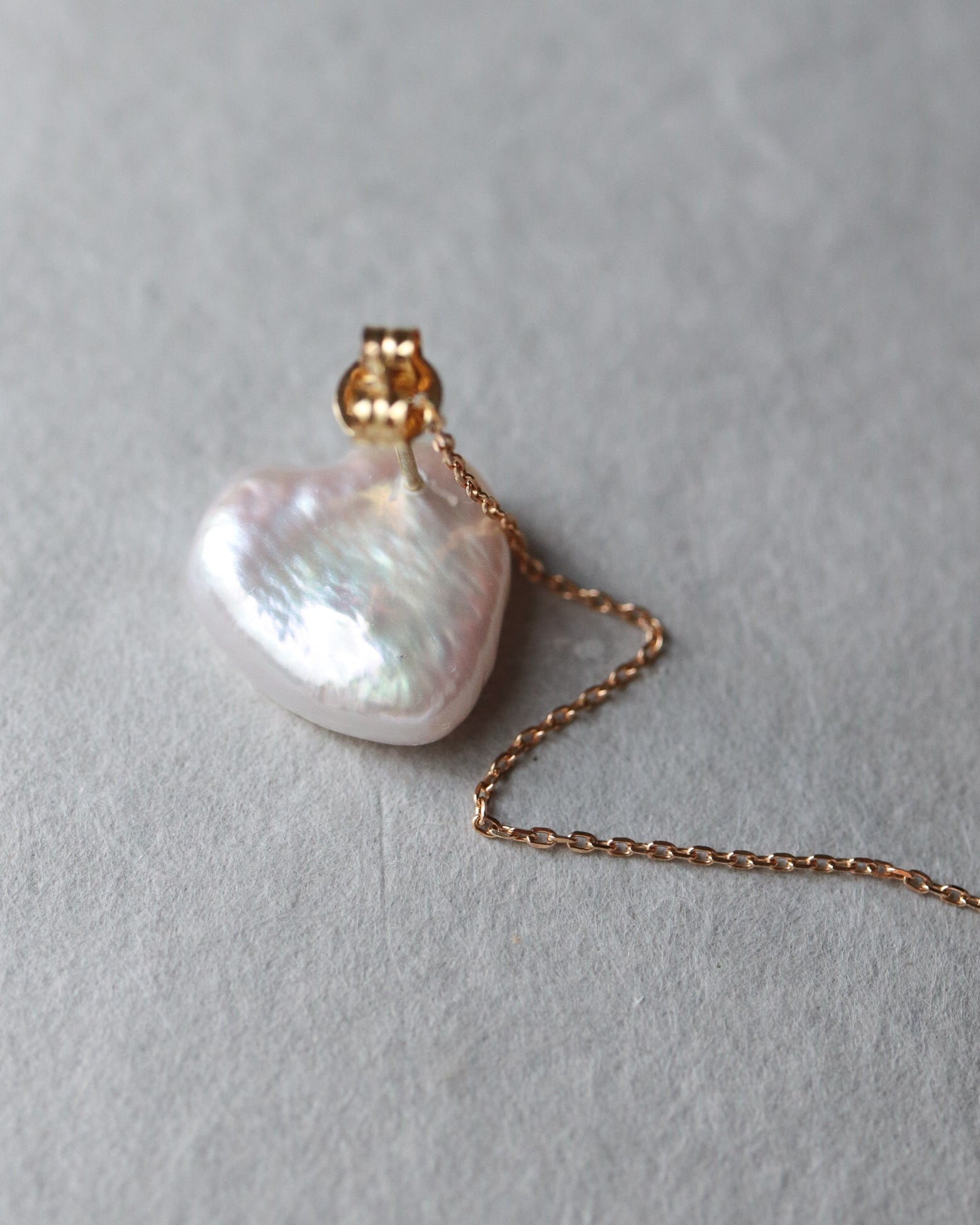 Flat Pierced Earring - Pearl -