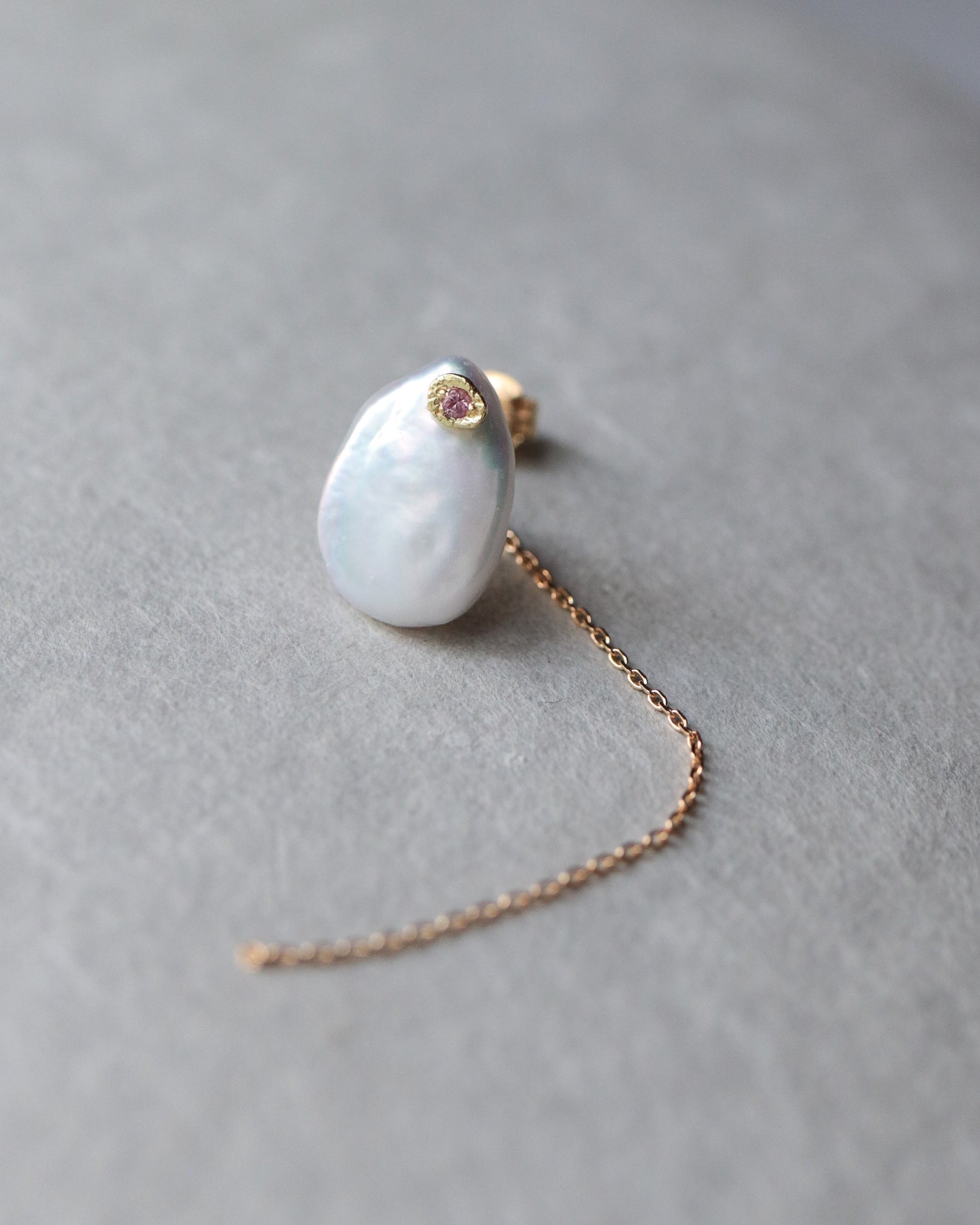 Flat Pierced Earring - Pearl -