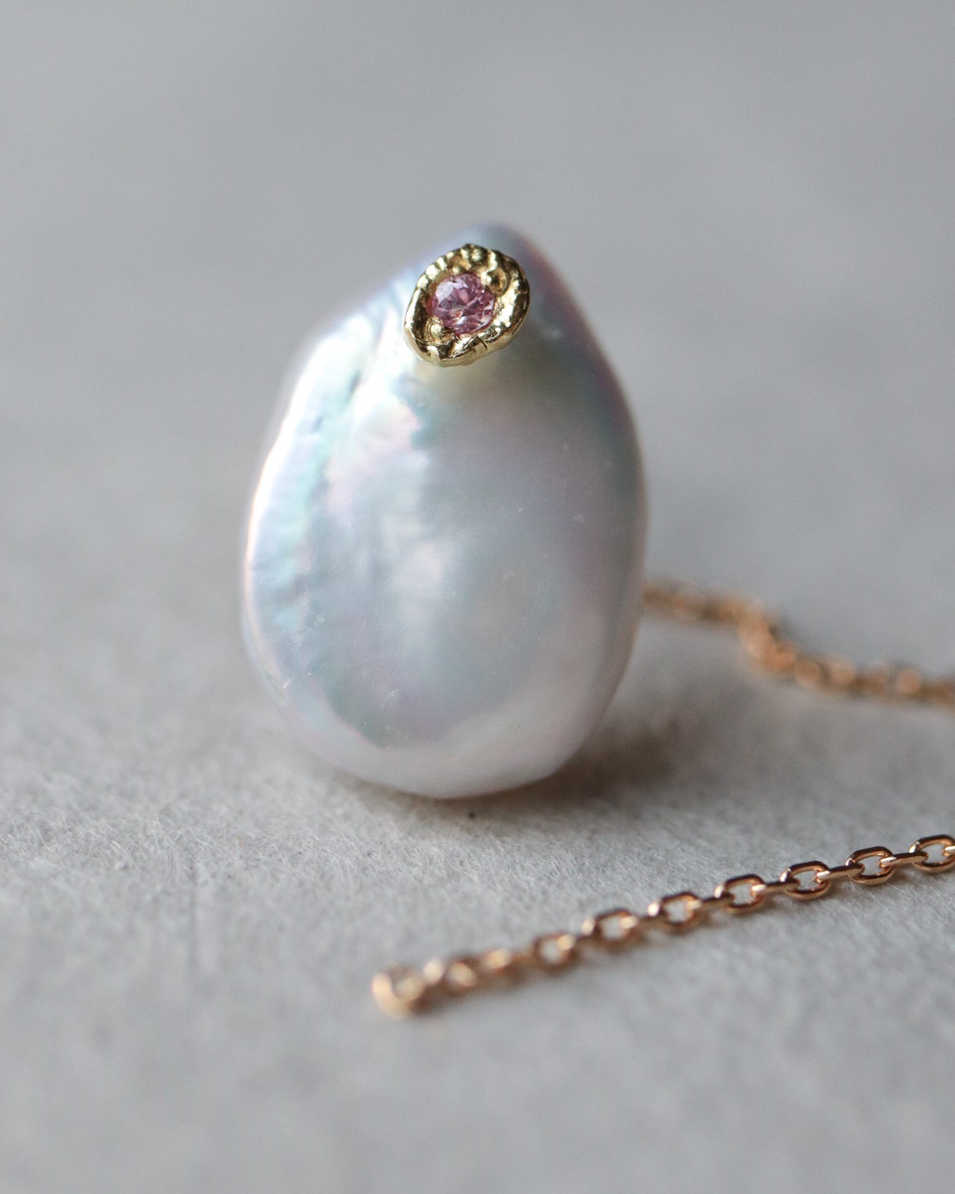 Flat Pierced Earring - Pearl -
