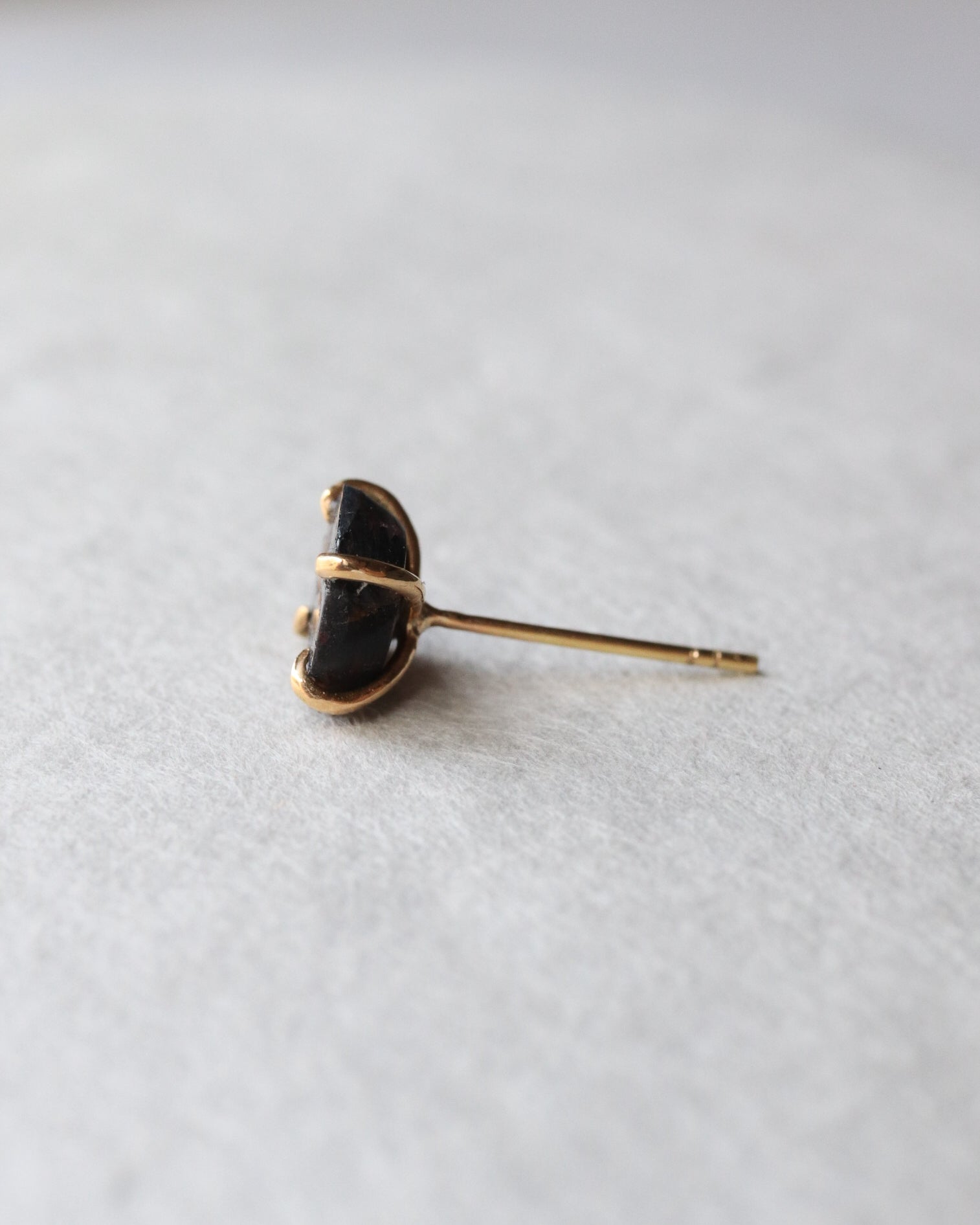 Prong Pierced Earring - Trapiche Sapphire -