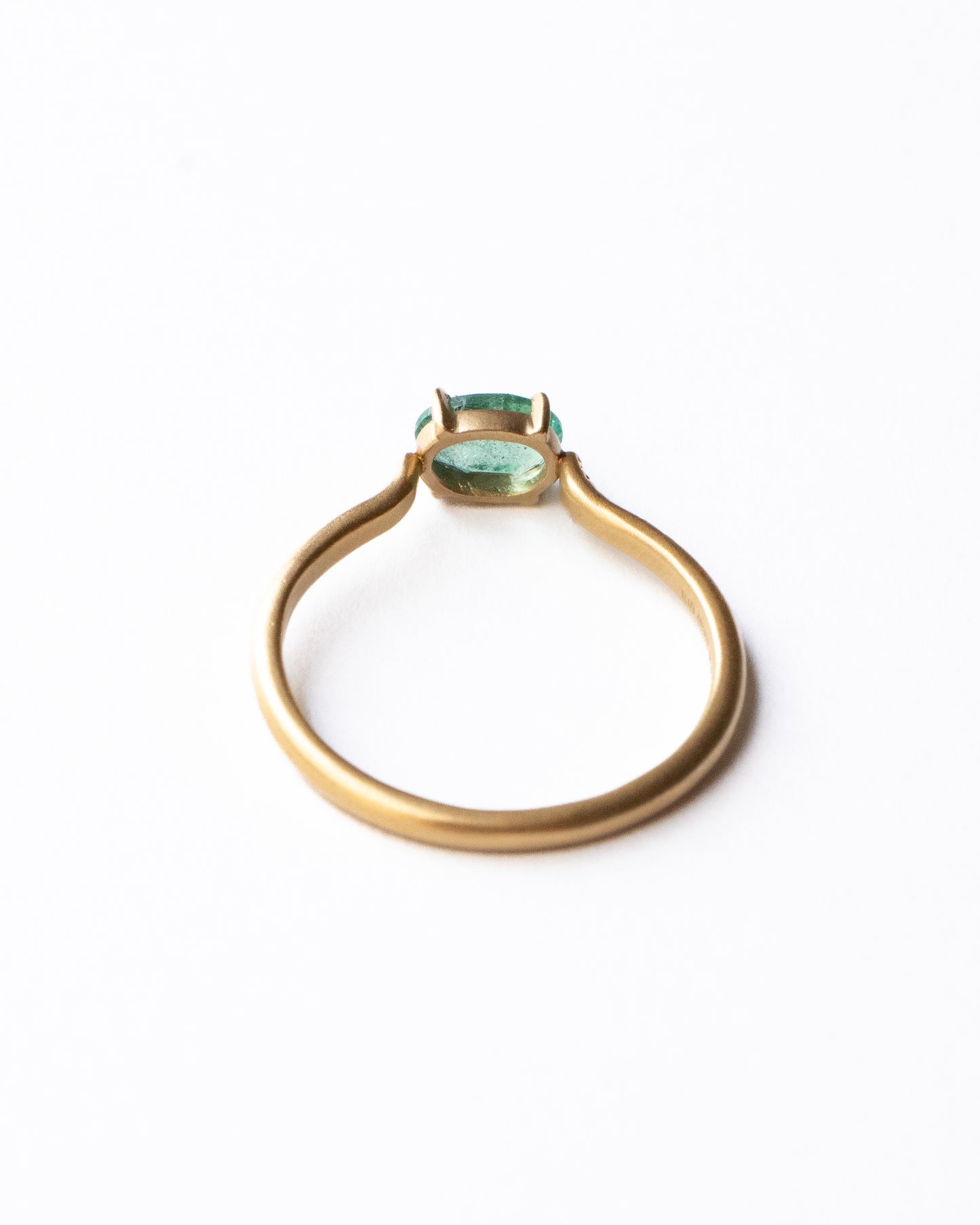 Prong Ring - Emerald -