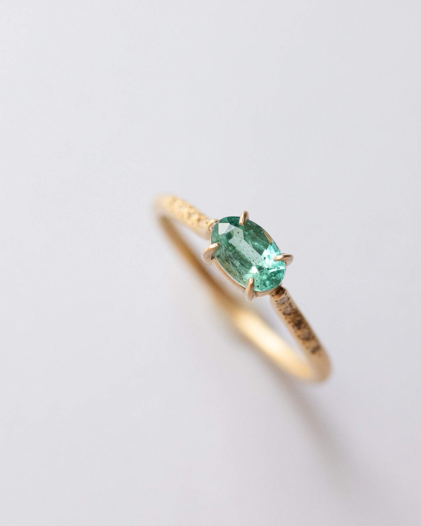 Prong Ring - Emerald -