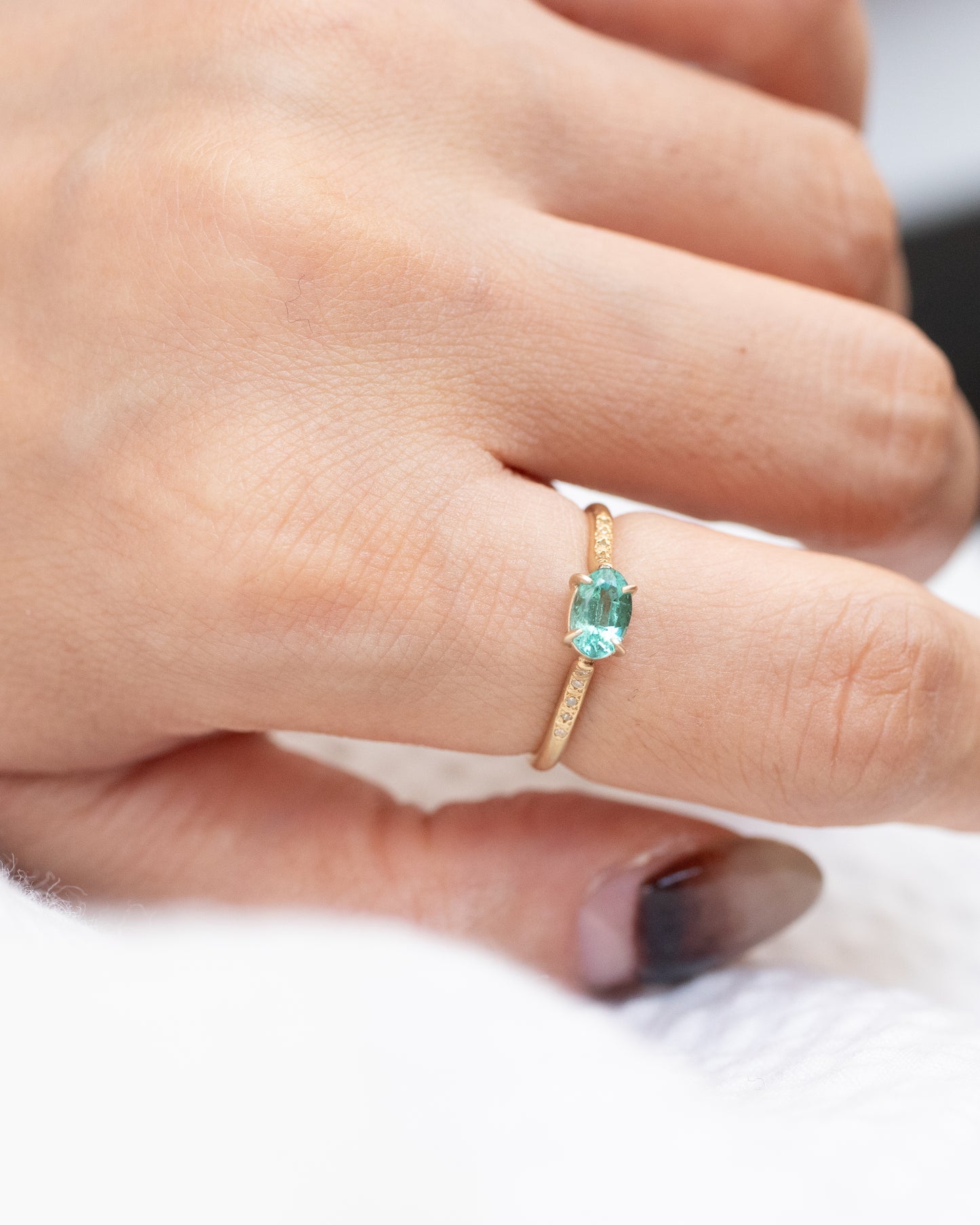 Prong Ring - Emerald -