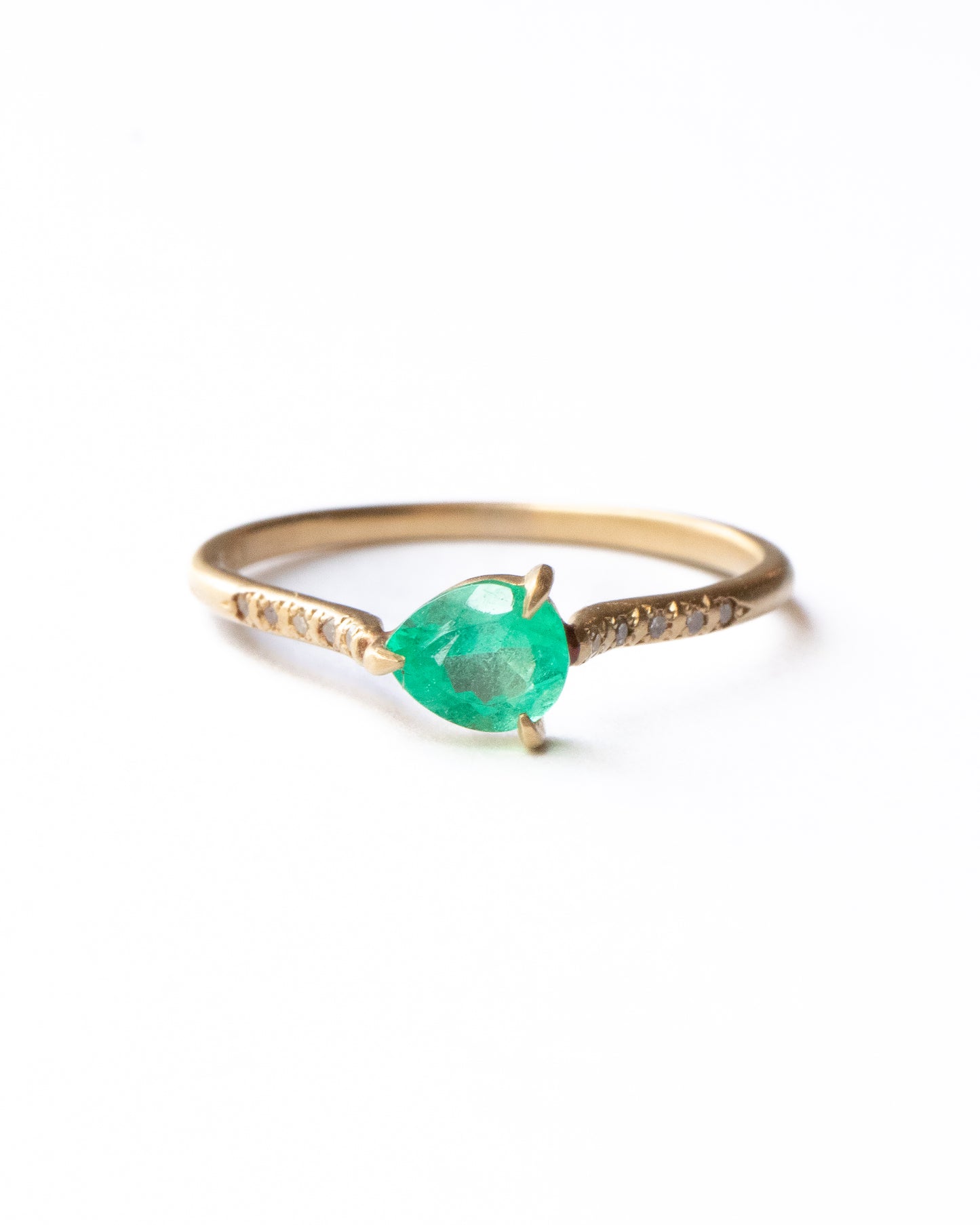 Prong Ring - Emerald -