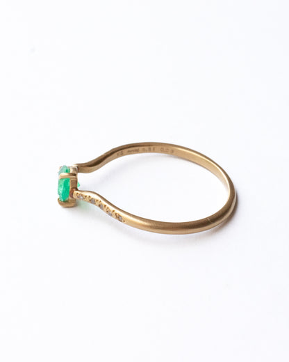 Prong Ring - Emerald -