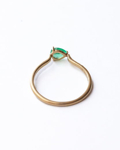 Prong Ring - Emerald -