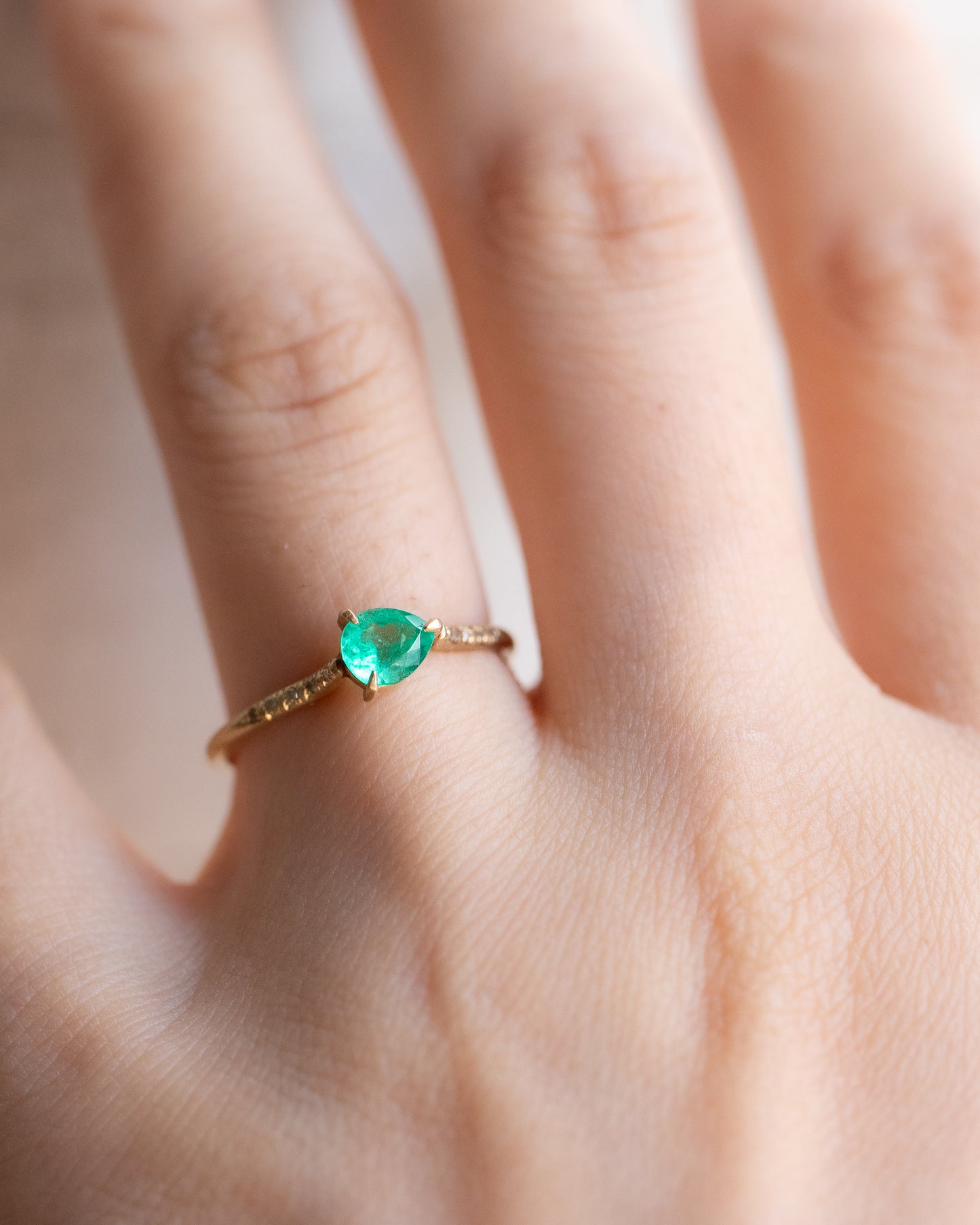 Prong Ring - Emerald -