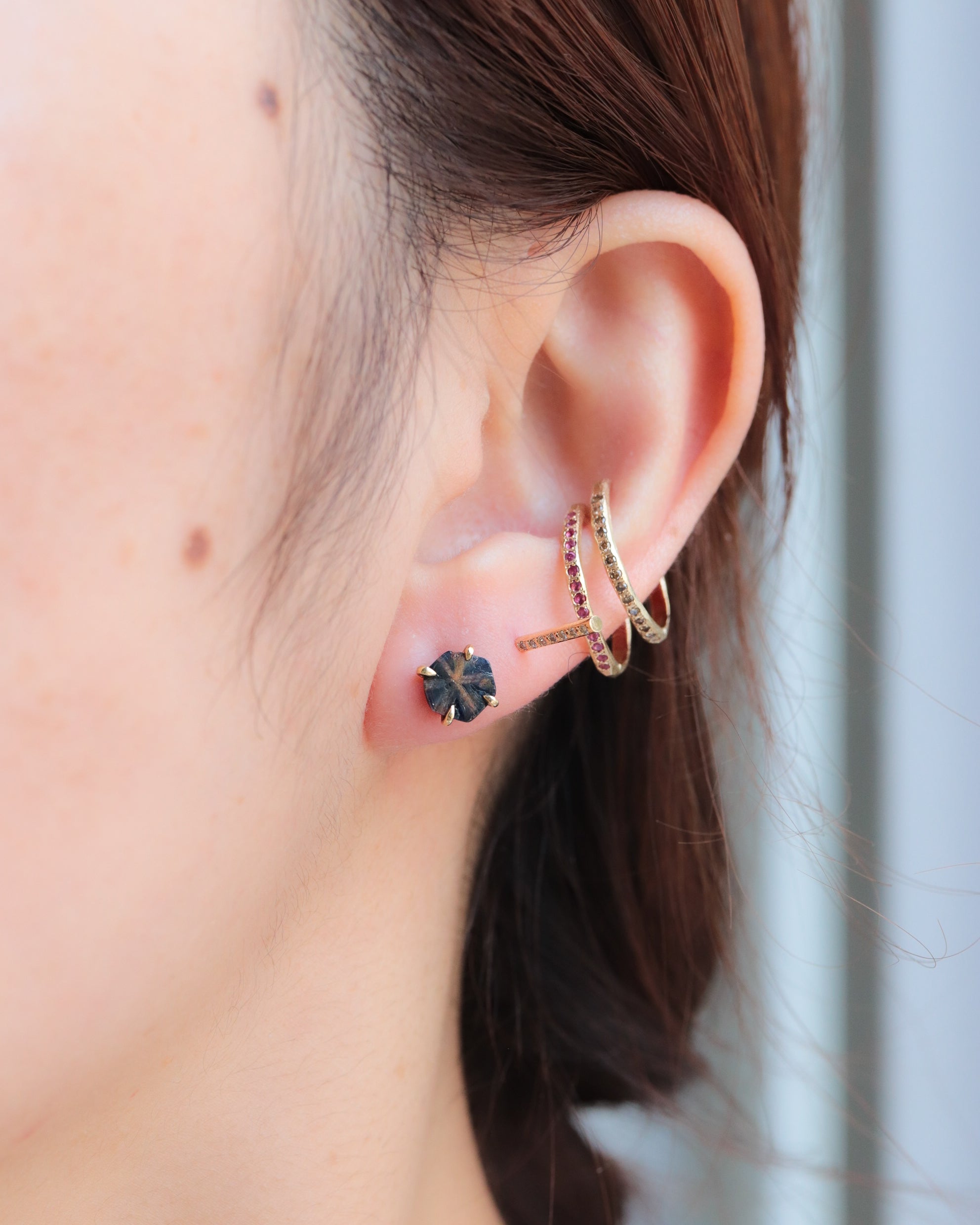 Prong Pierced Earring - Trapiche Sapphire -