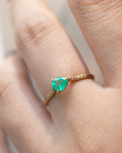 Prong Ring - Emerald -