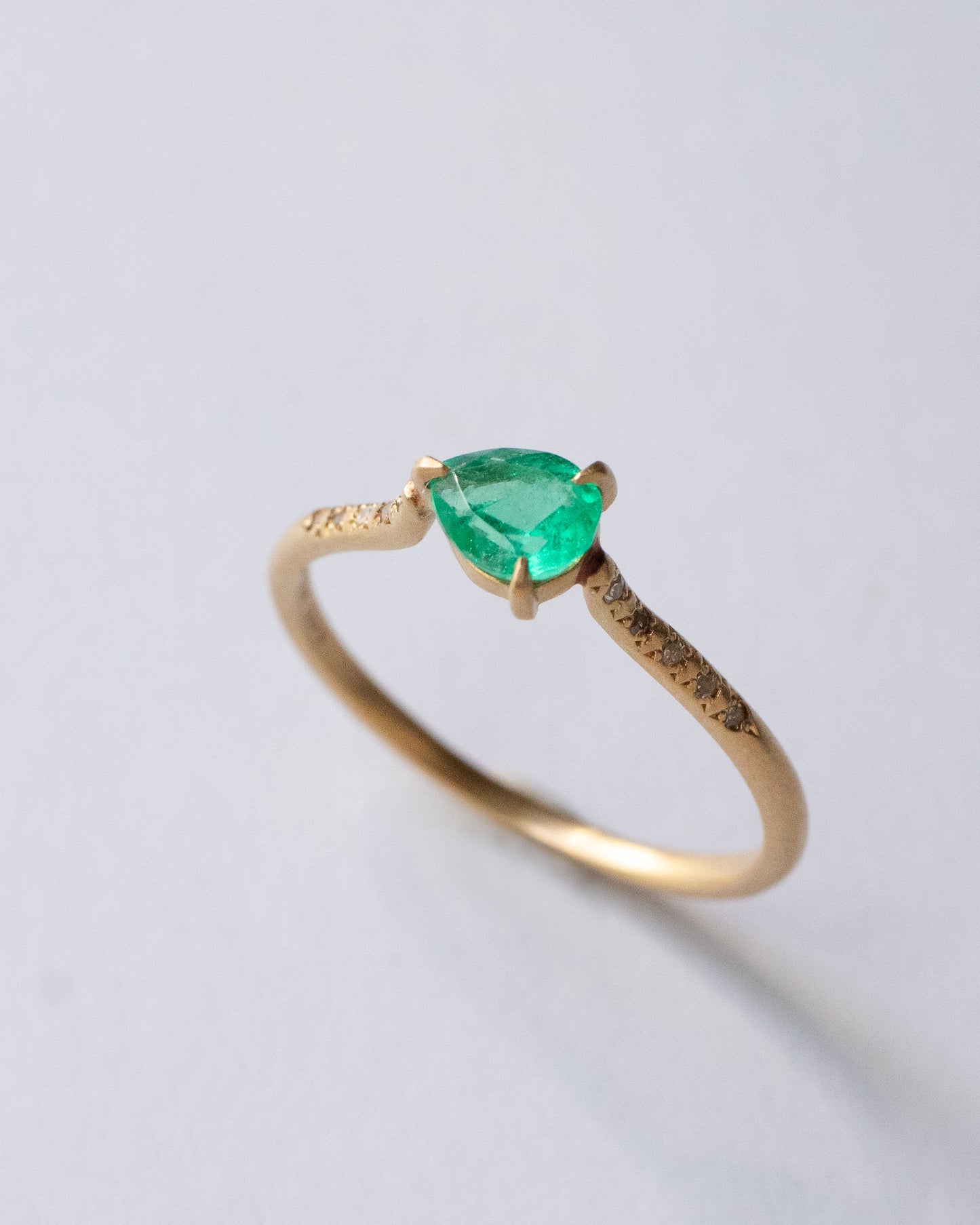 Prong Ring - Emerald -