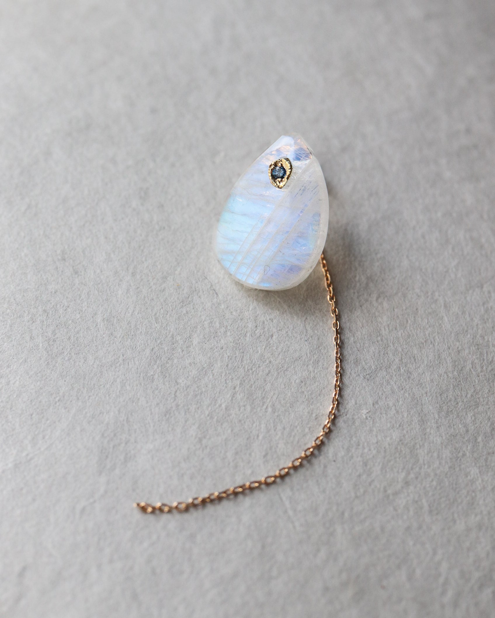 Flat Pierced Earring - Rainbow Moon Stone -