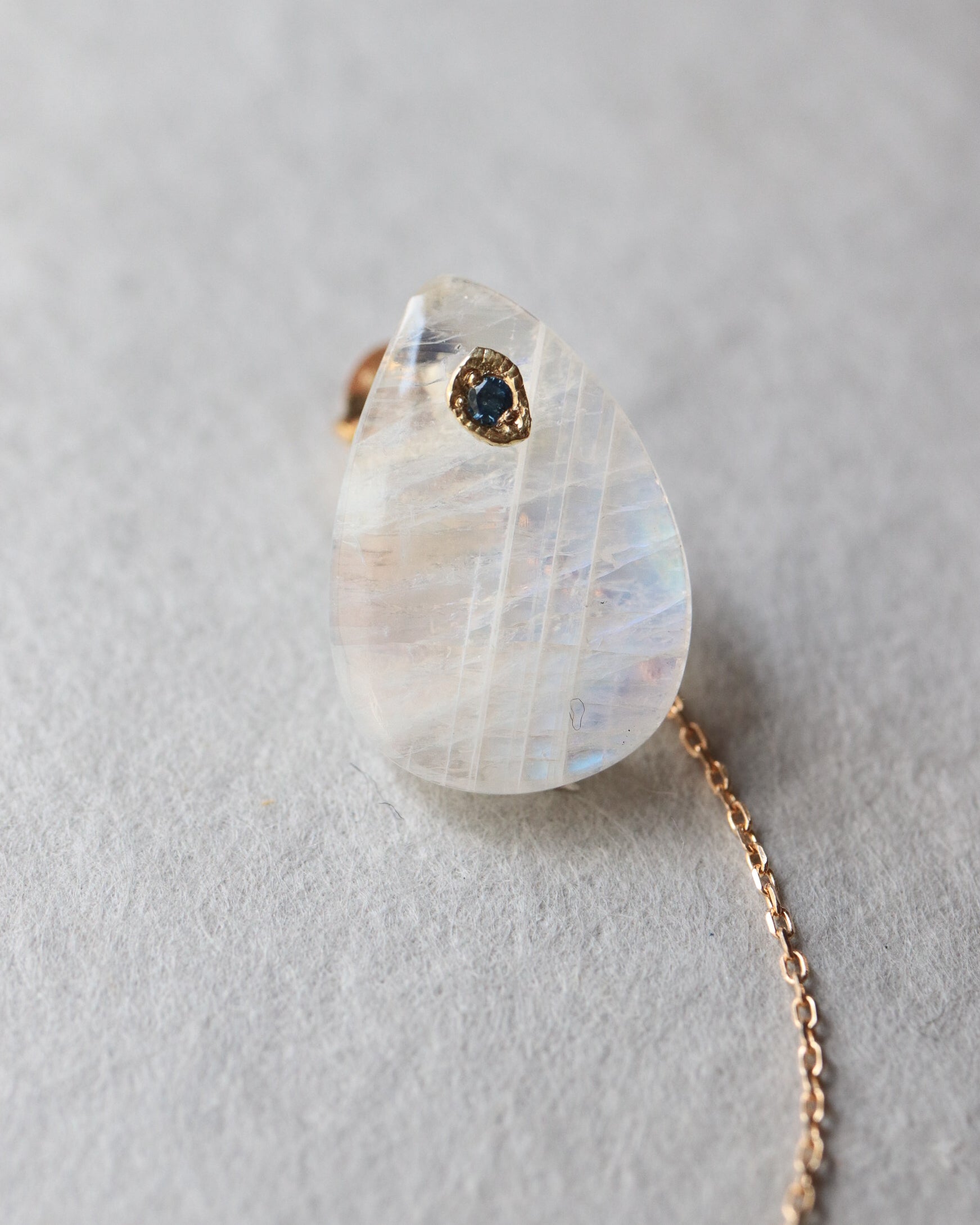 Flat Pierced Earring - Rainbow Moon Stone -
