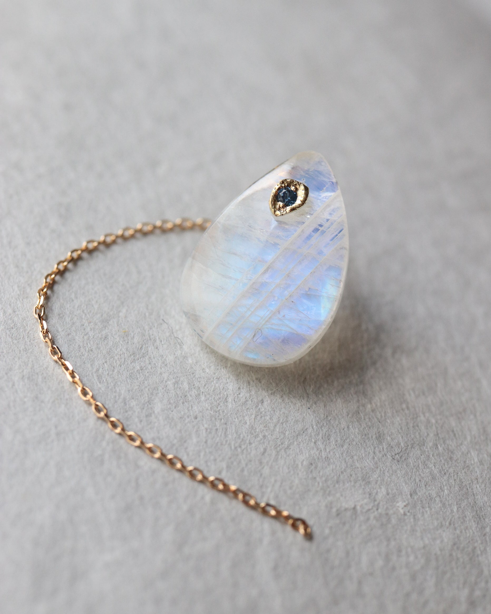 Flat Pierced Earring - Rainbow Moon Stone -