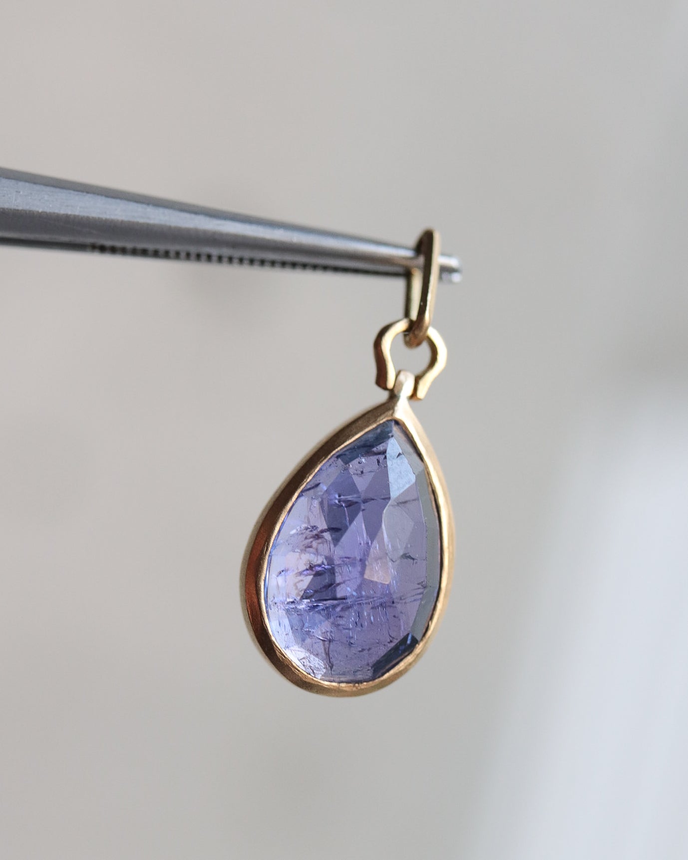 HorseShoe Collet Necklace - Tanzanite -