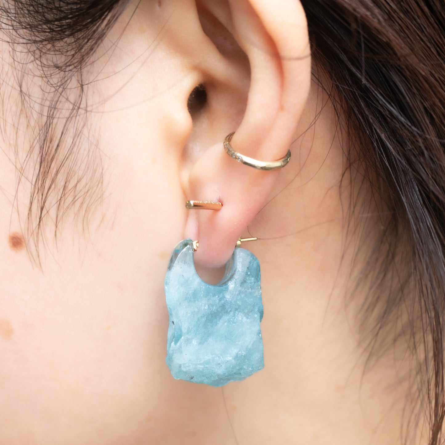 岩石穿孔耳环 - 海蓝宝石 -