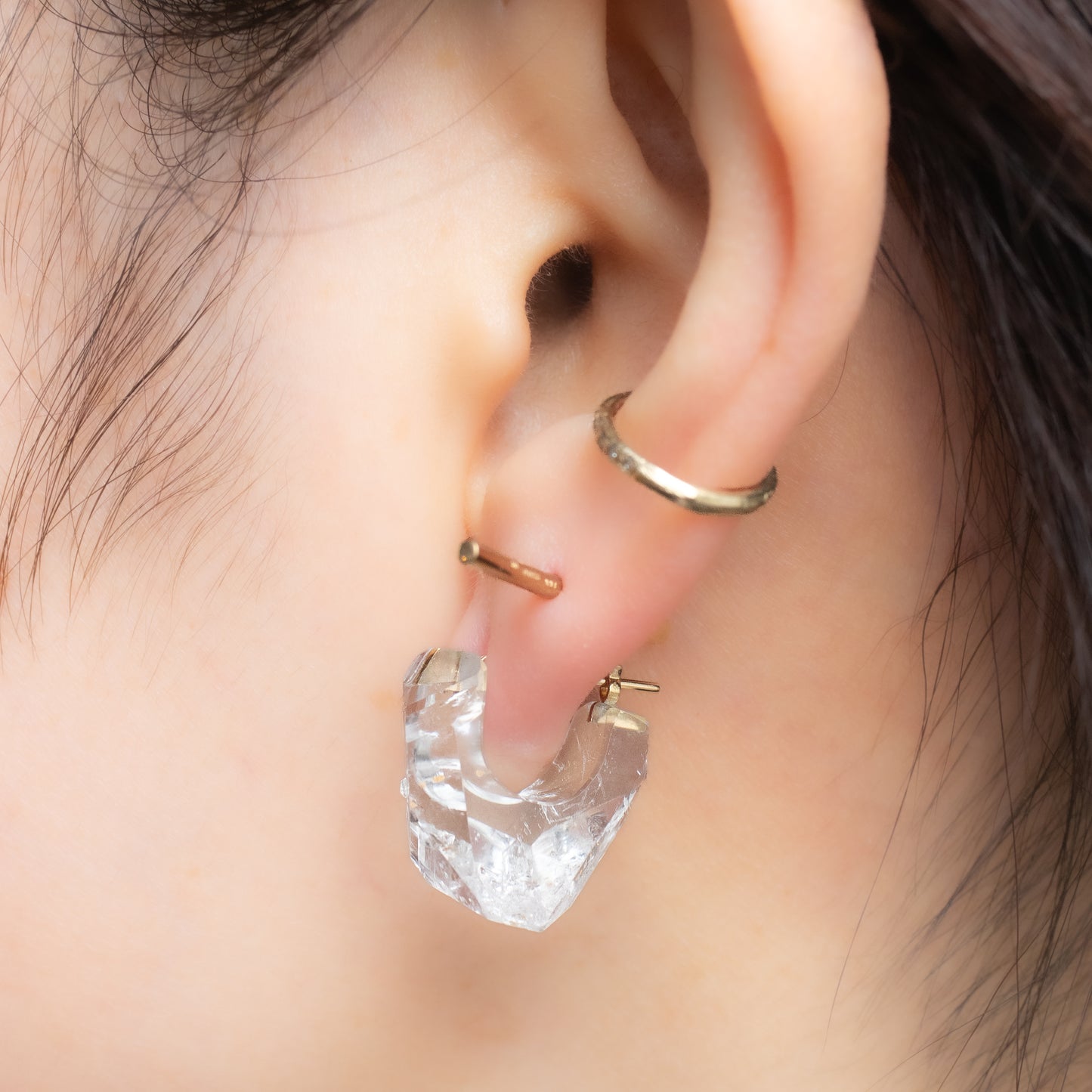 岩石穿孔耳环 - 钻石石英 -