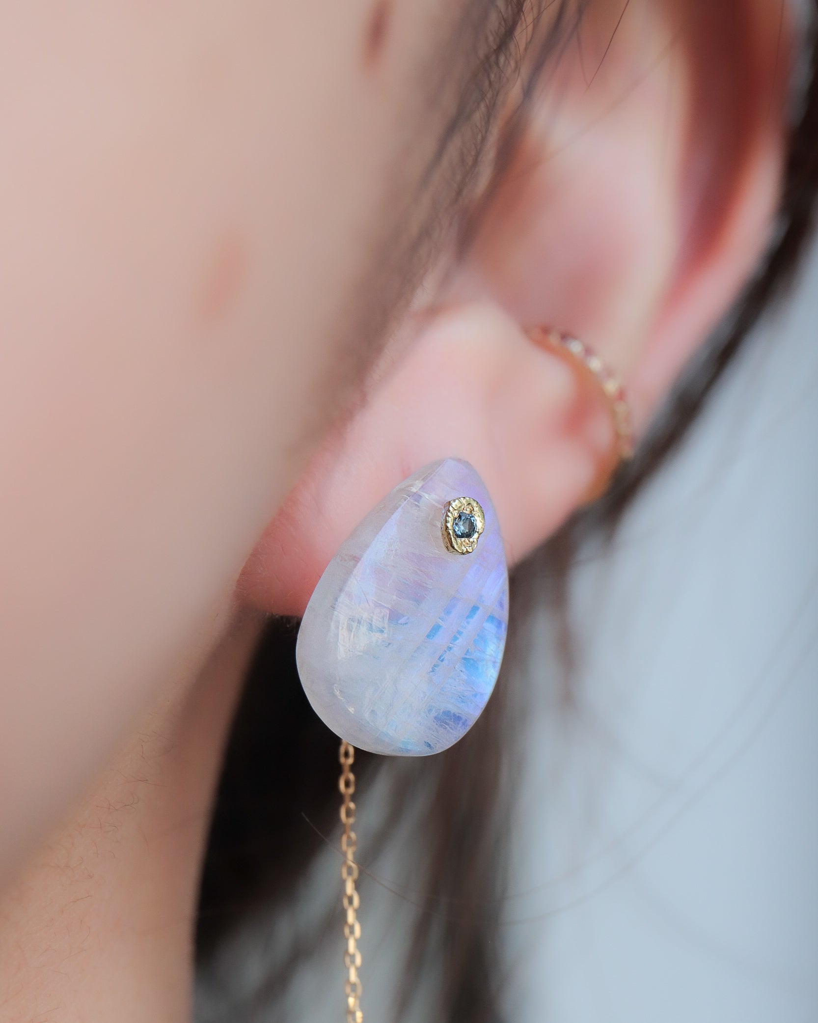 Flat Pierced Earring - Rainbow Moon Stone -