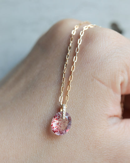 Hibiki Stone Necklace - Strawberry Quartz / Diamond -