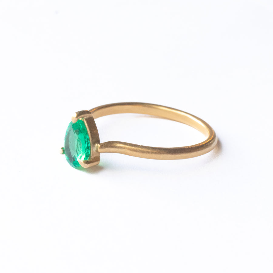 Prong Ring - Emerald -