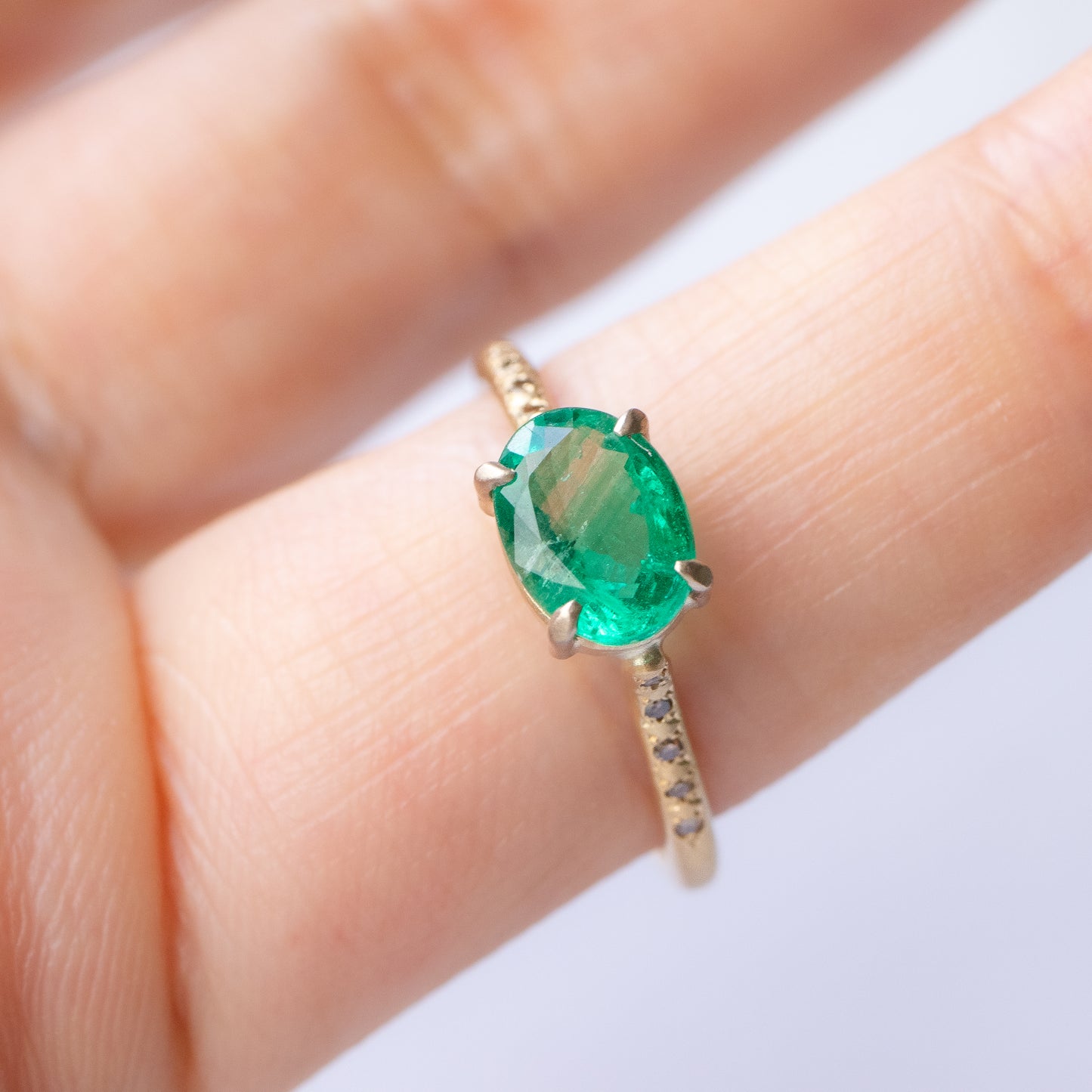 爪形戒指 - 祖母绿/钻石 -