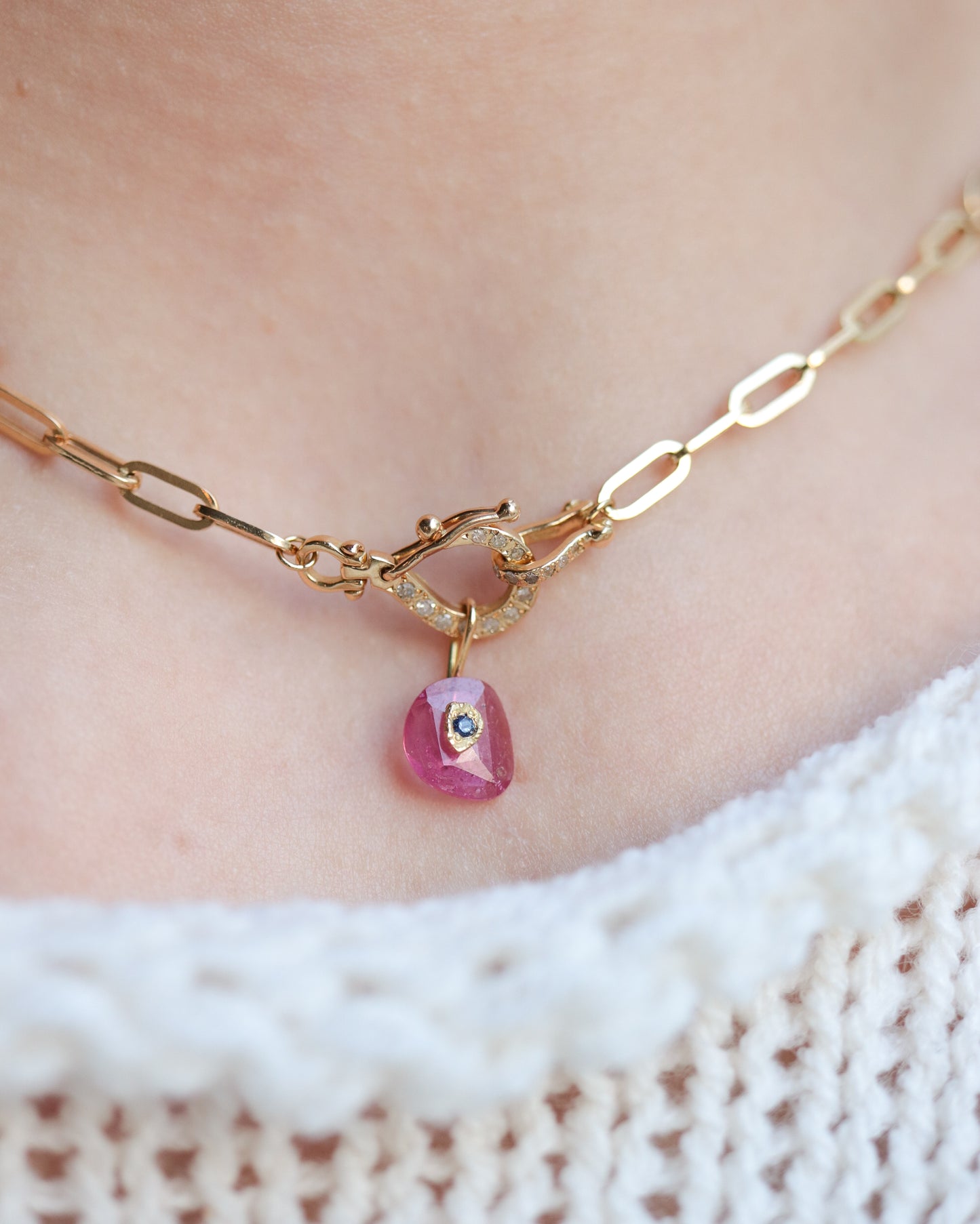 Flat Necklace - Ruby -