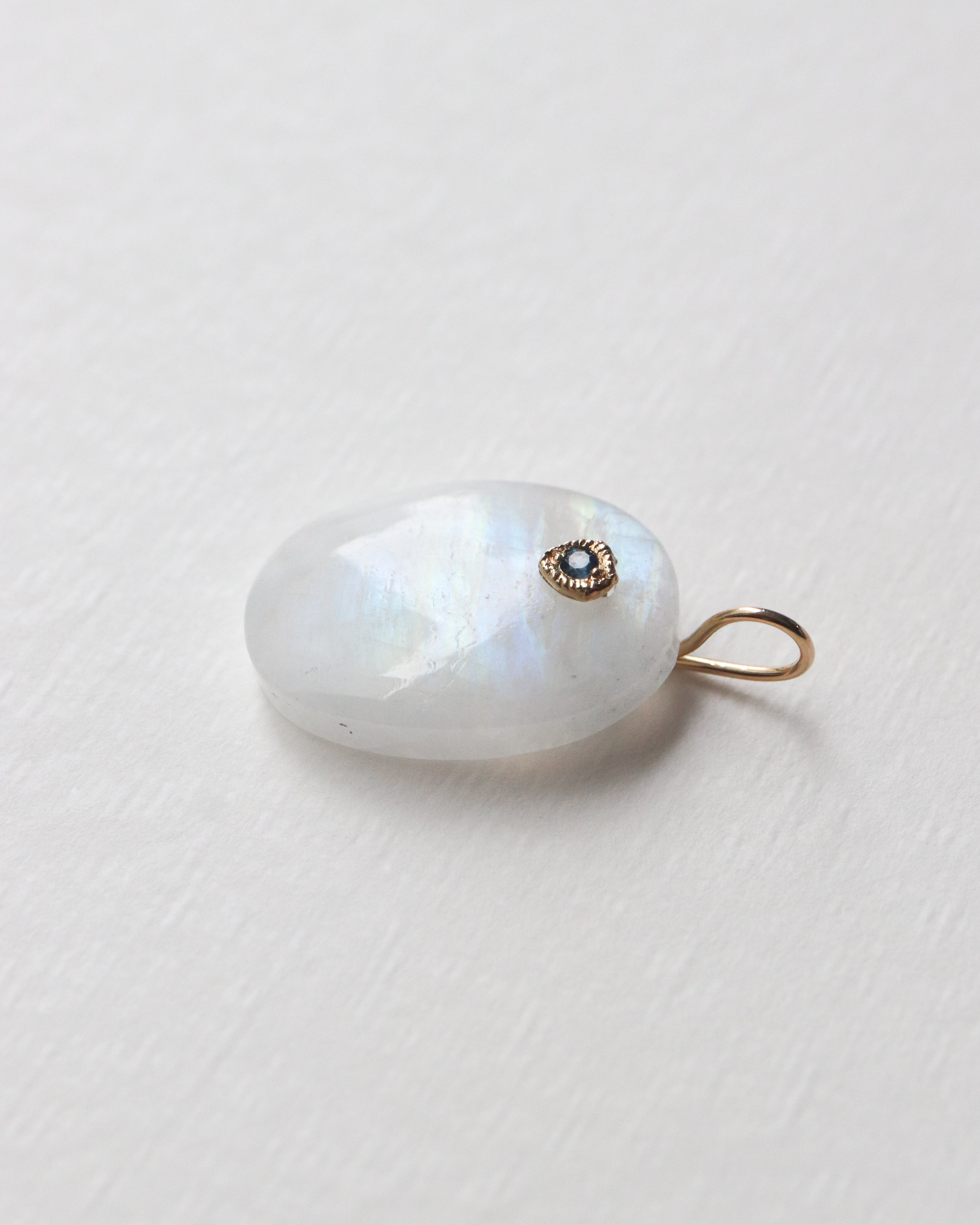 Flat Necklace - Rainbow Moon Stone -