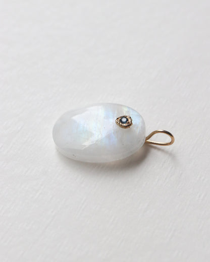 Flat Necklace - Rainbow Moon Stone -