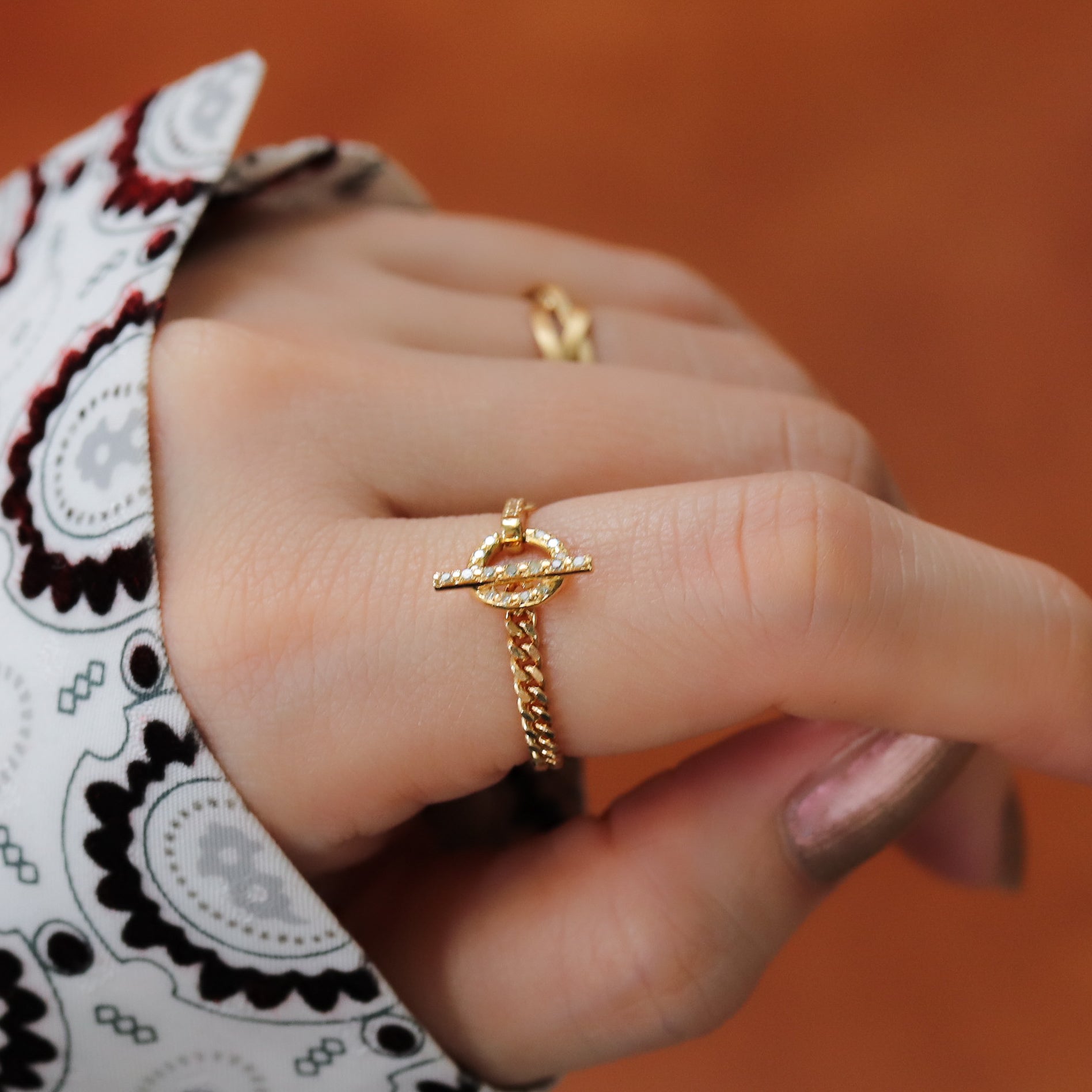 Mantel Chain Ring  - Full Diamond -