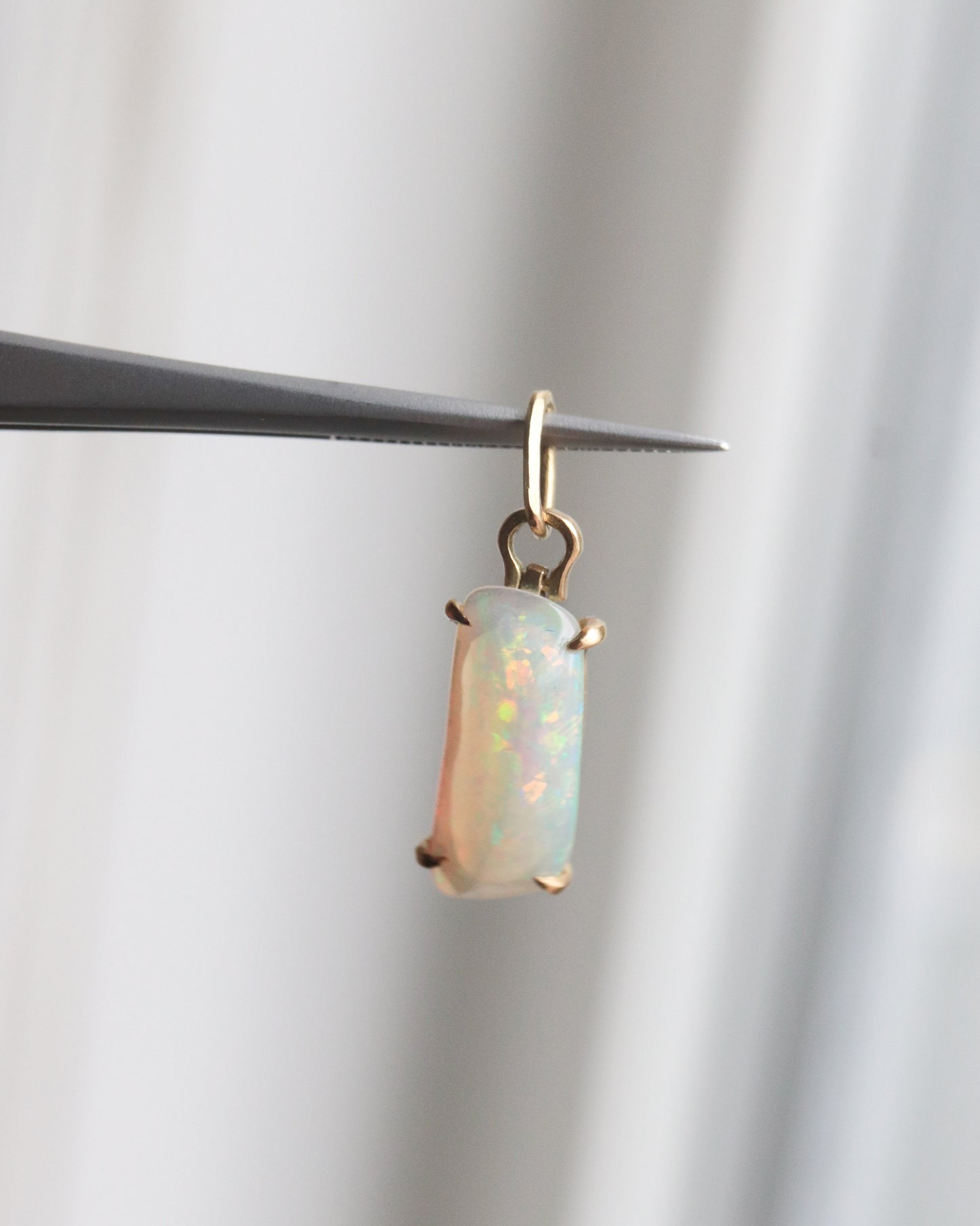 HorseShoe Prong Necklace - Opal -