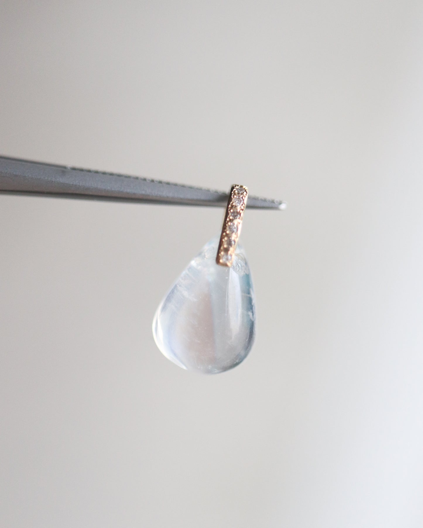 Hibiki Stone Necklace - Rainbow Moon Stone / Diamond -