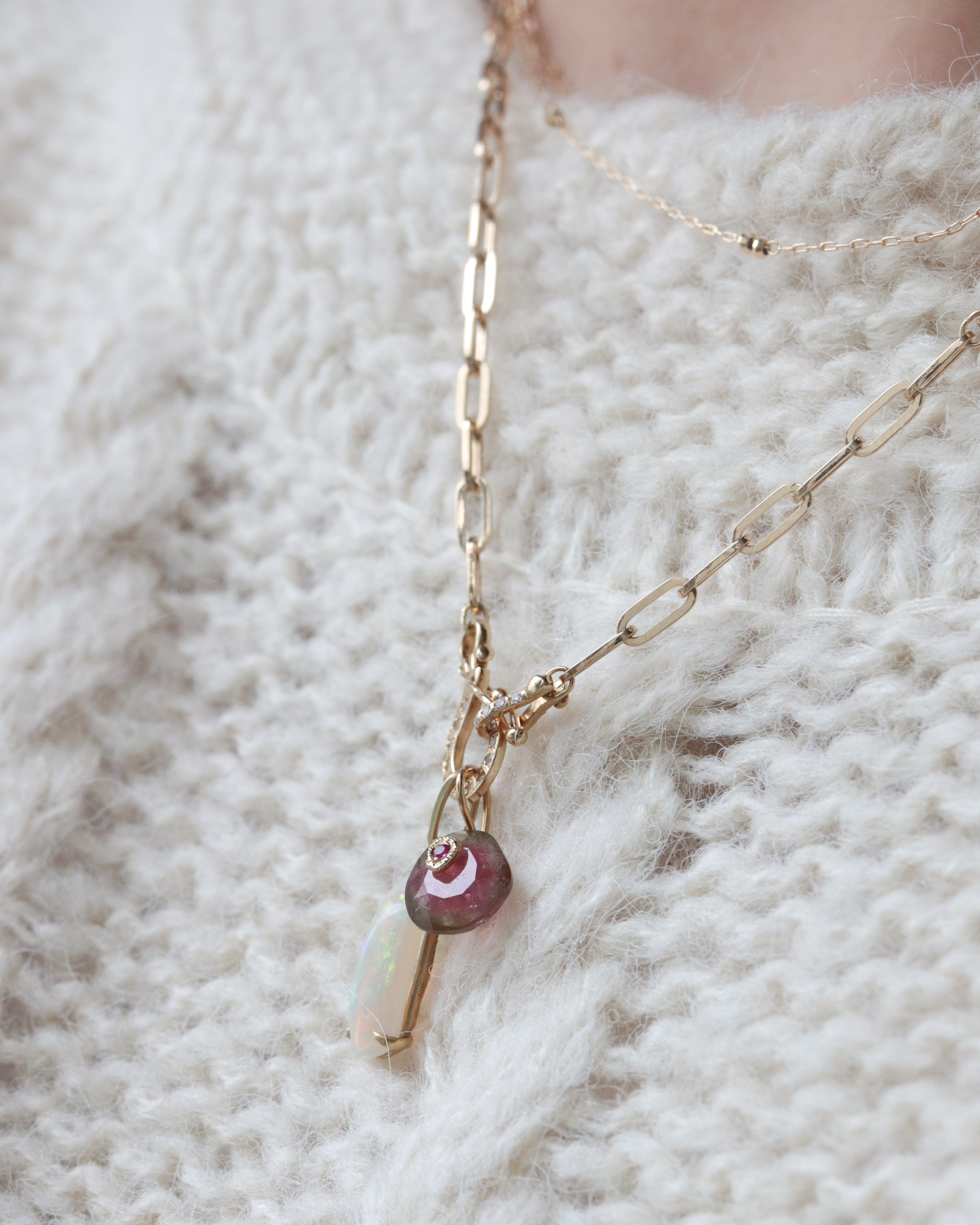 HorseShoe Prong Necklace - Opal -
