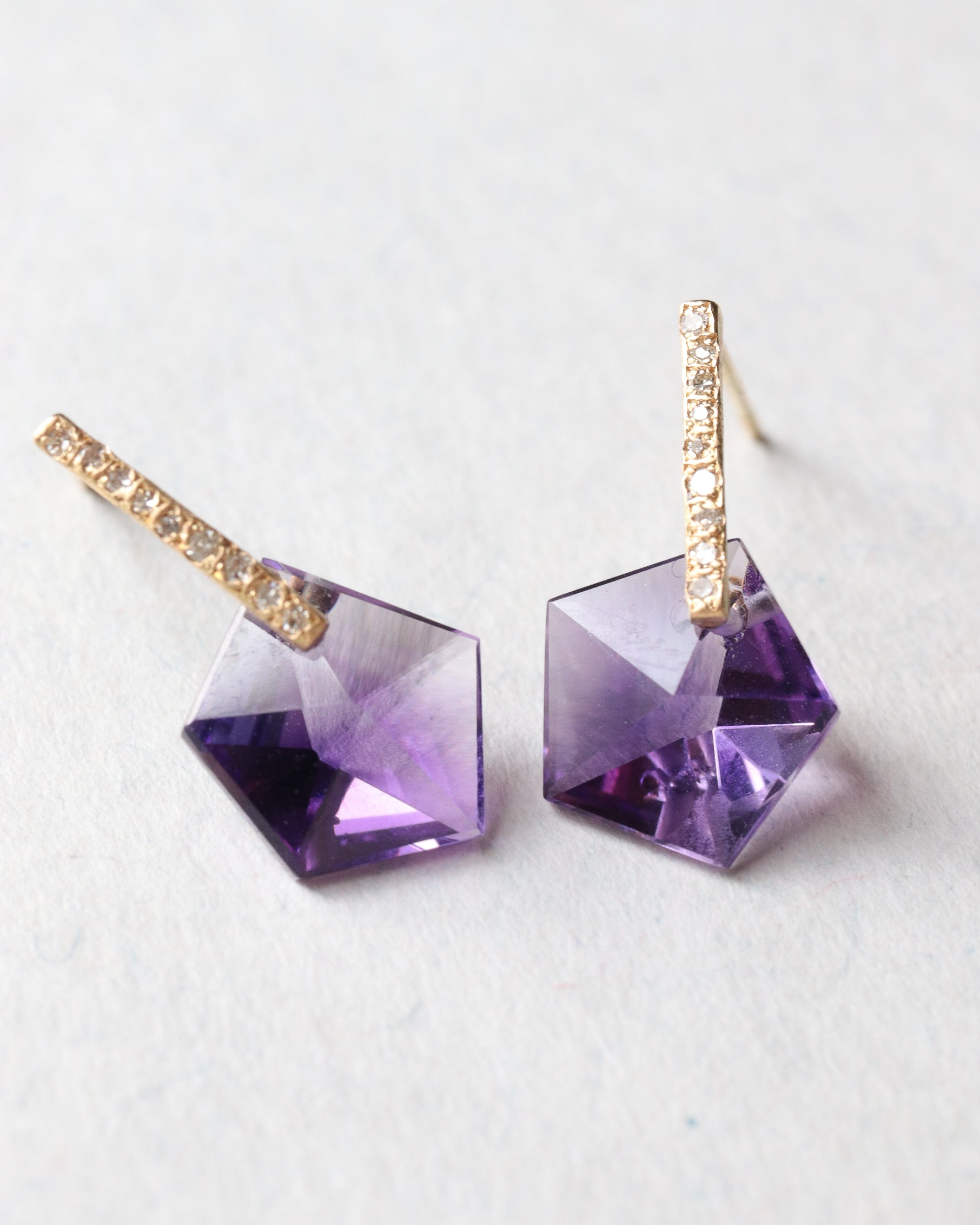 Hibiki Stone Pierced Earrings - Amethyst / Diamond -