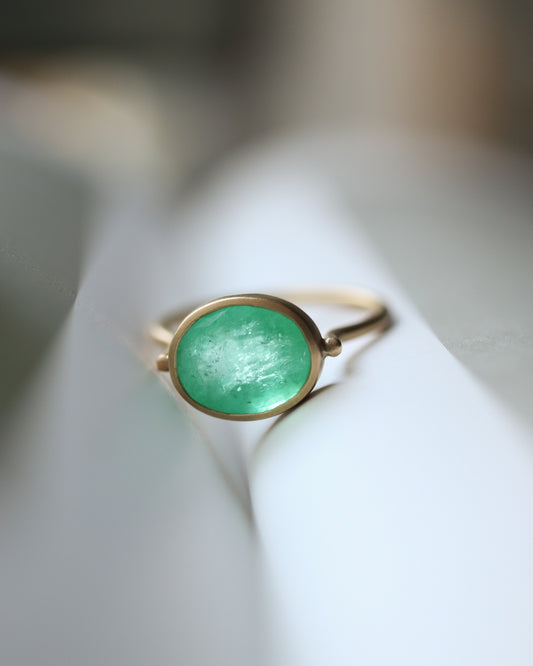 Collet Ring - Emerald Columbia -