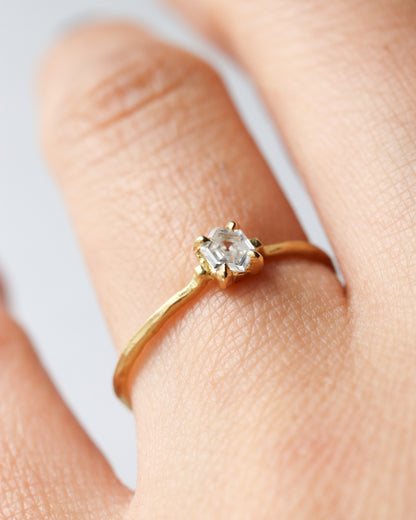 Prong Ring -Diamond -