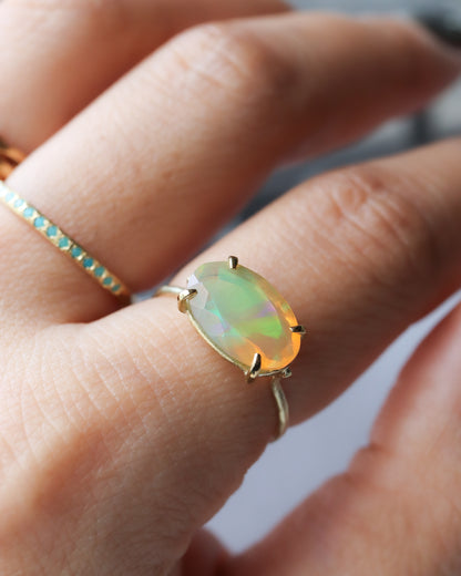 Flat Ring - Opal -