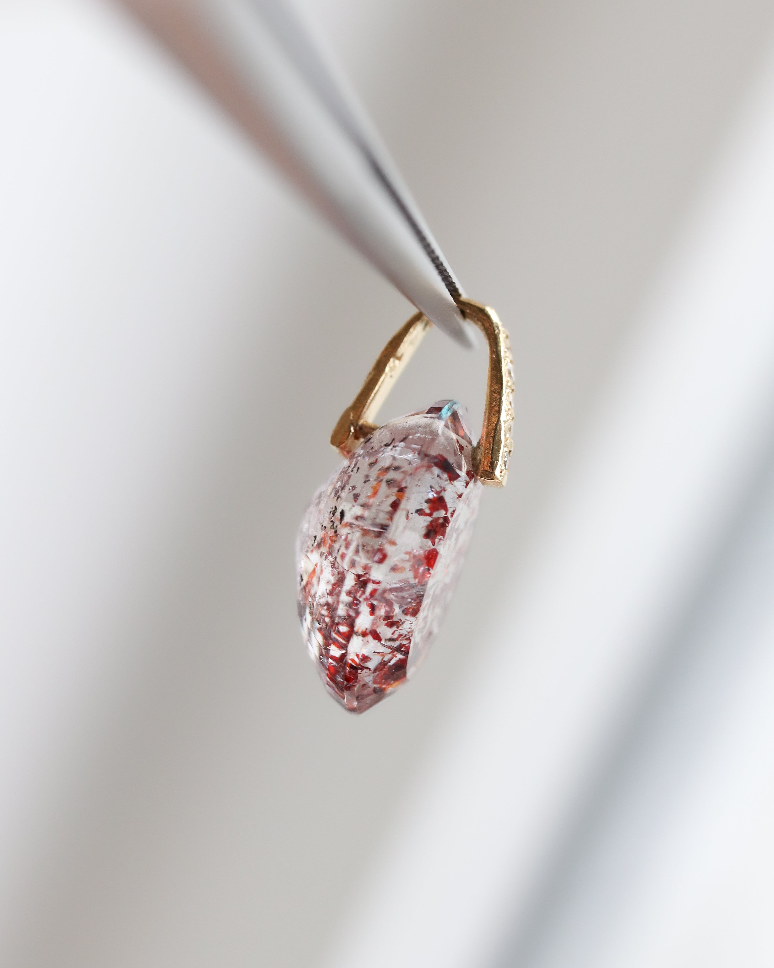 Hibiki Stone Necklace - Strawberry Quartz -
