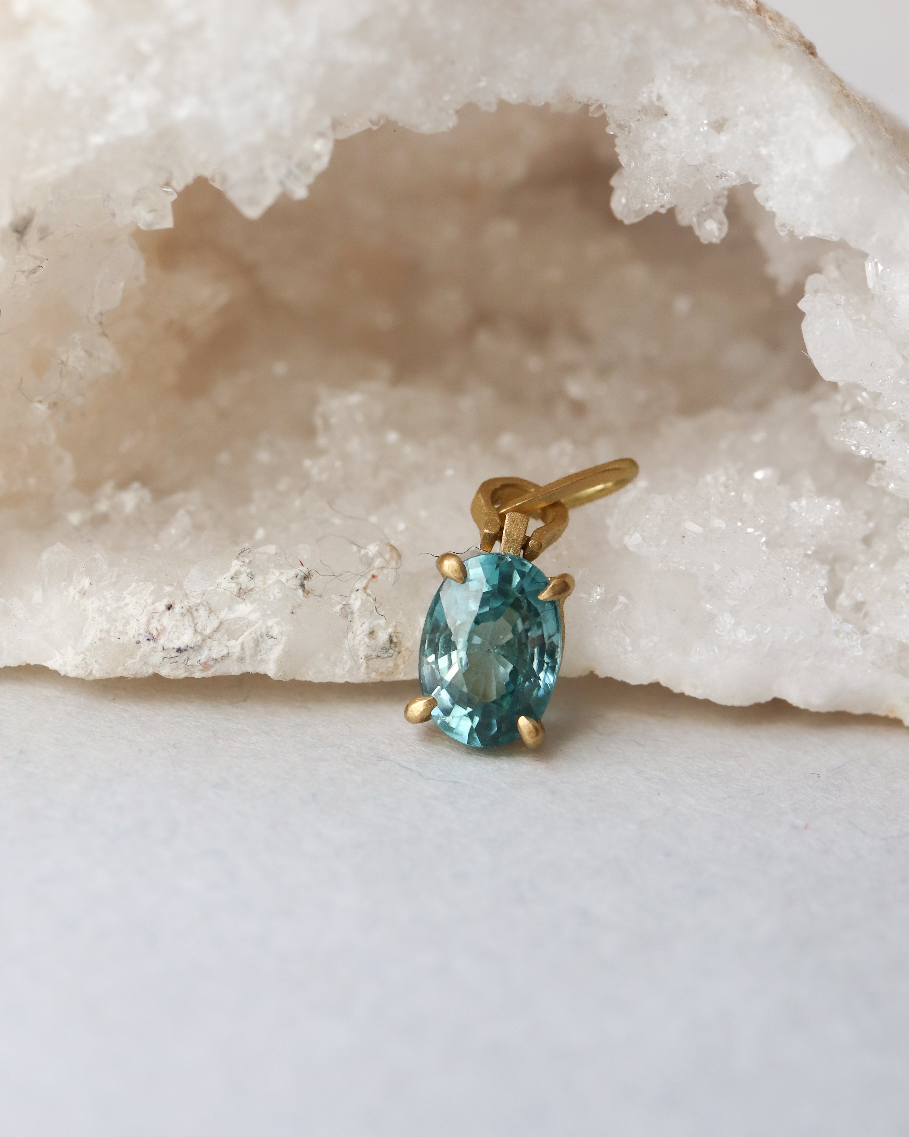 Horse Shoe Prong Necklace - Blue Zircon - – MONAKA jewellery
