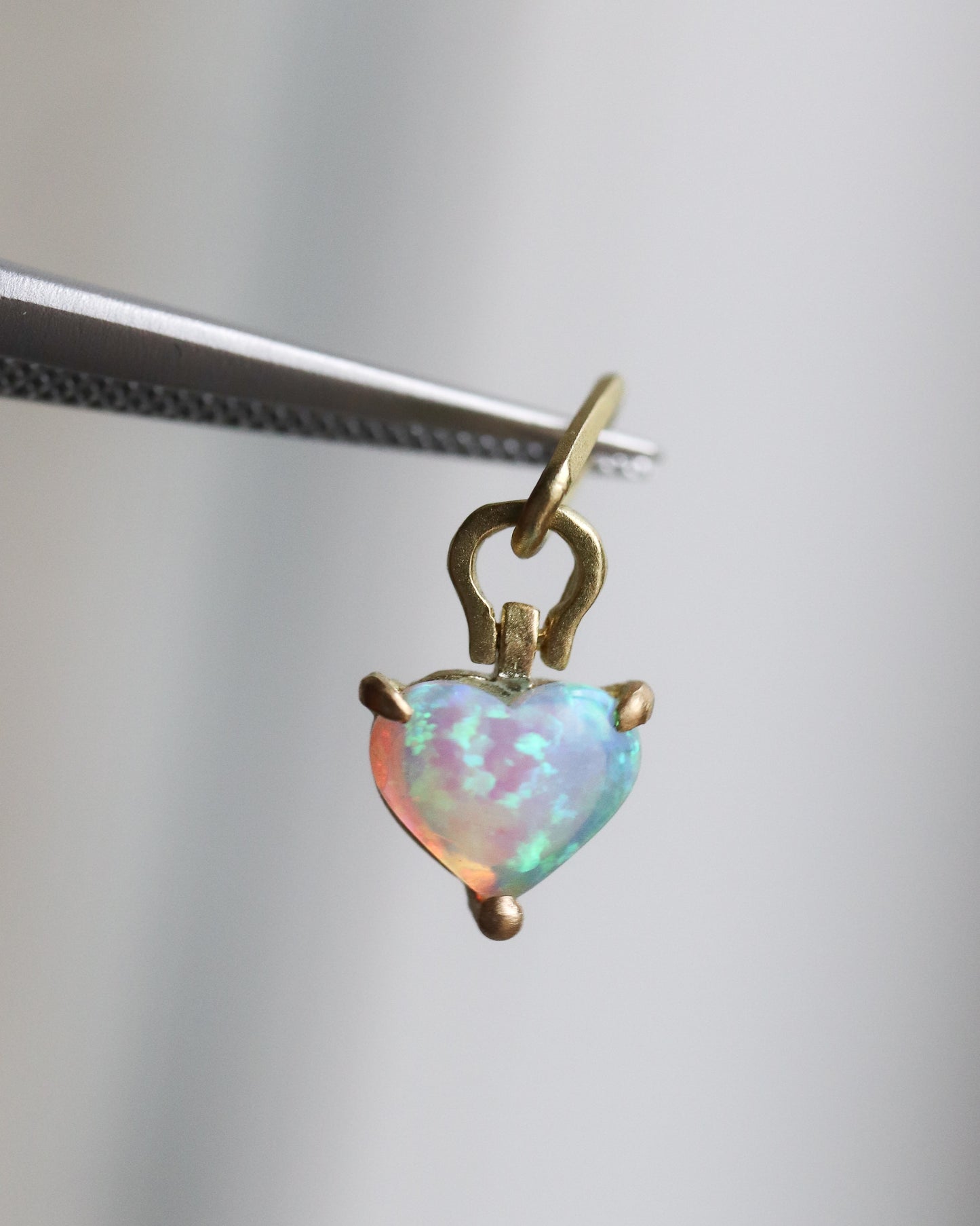 HorseShoe Prong Necklace - Opal -