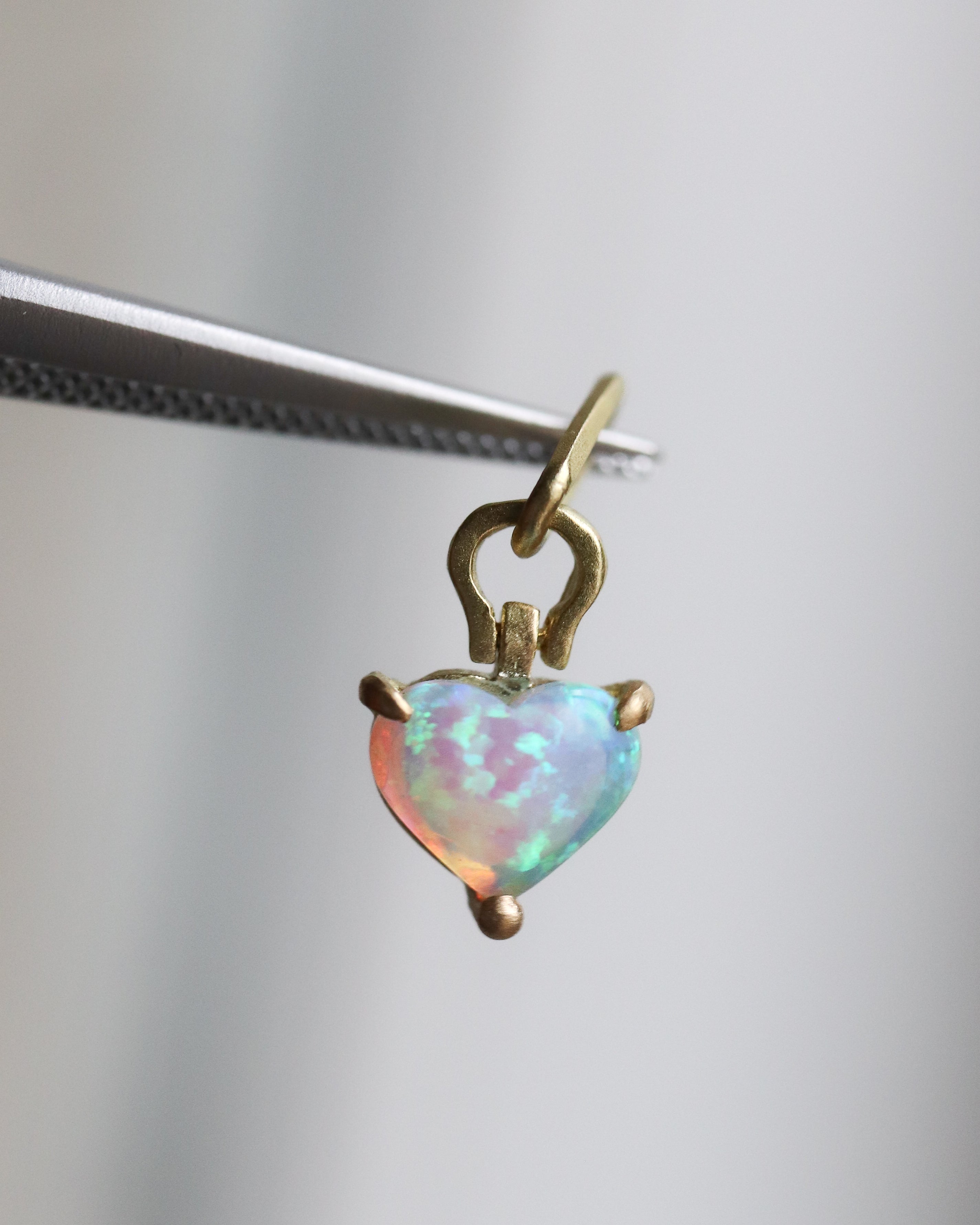HorseShoe Prong Necklace - Opal -