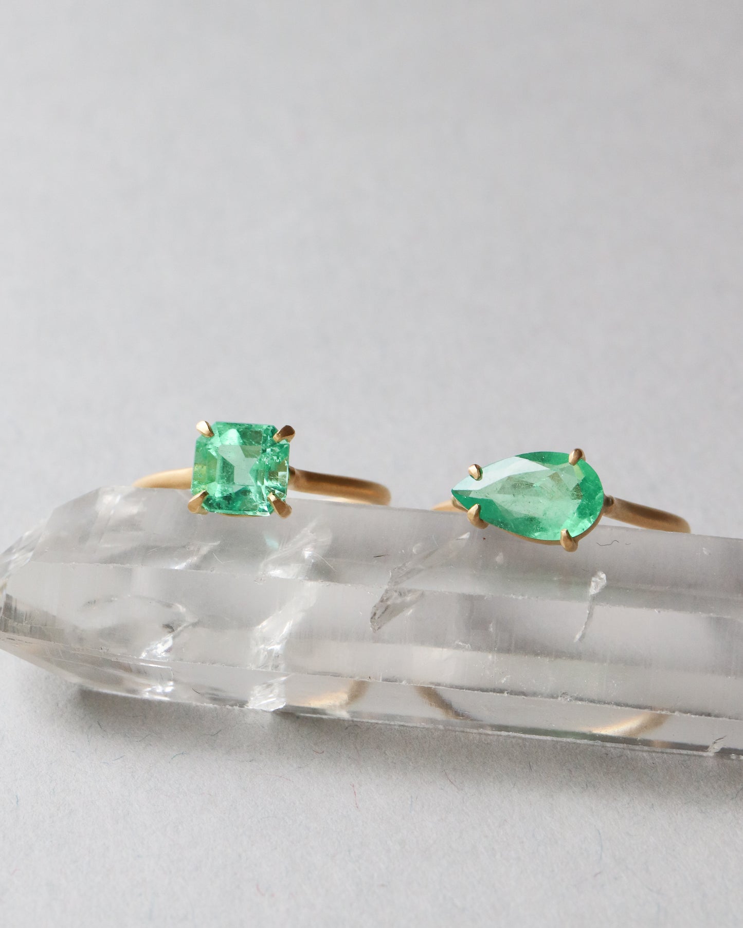 Prong Ring - Emerald -