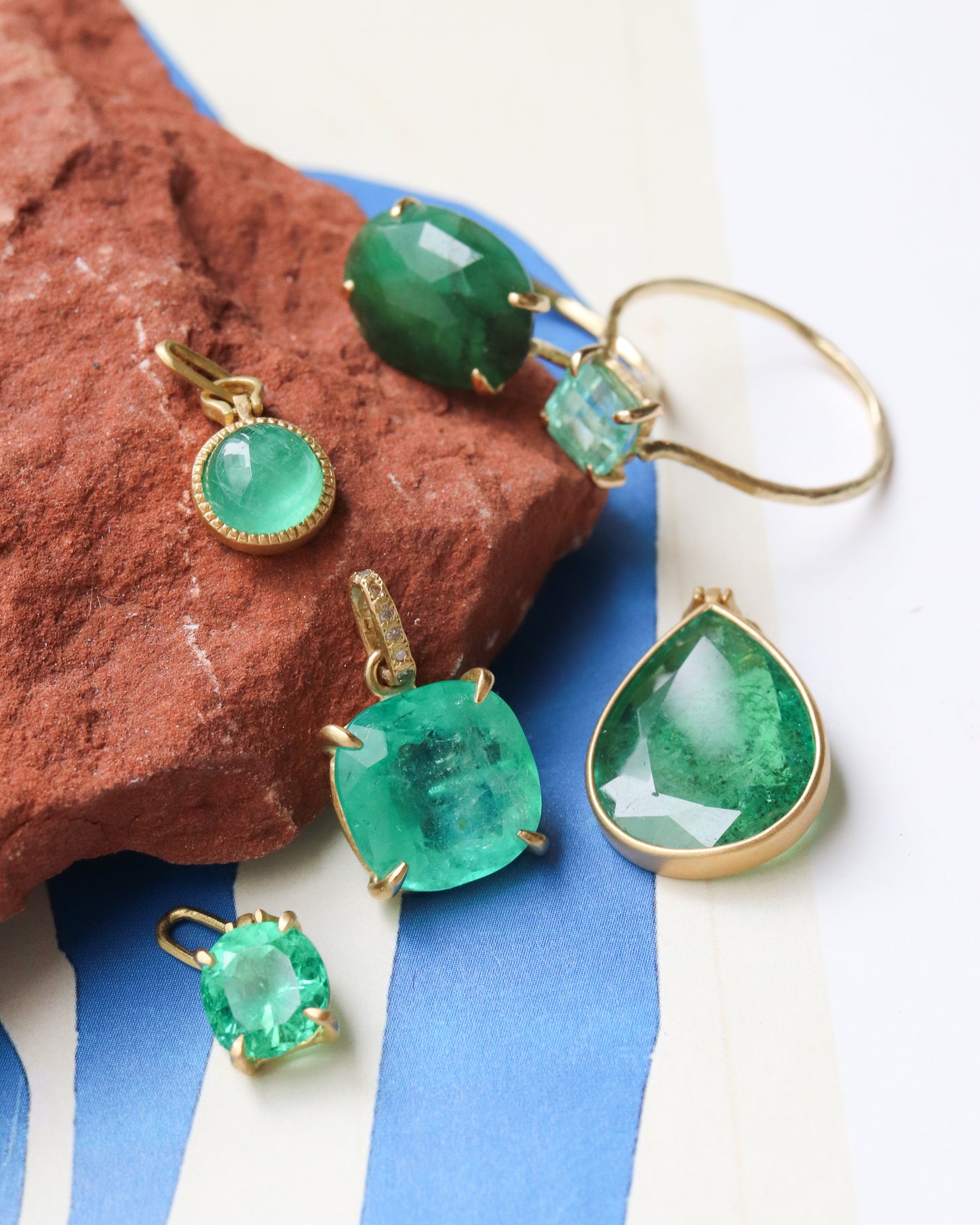 Hibiki Stone Prong Necklace - Emerald -