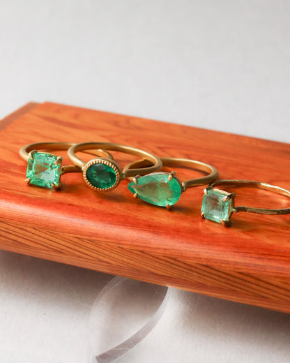 Prong Ring - Emerald -