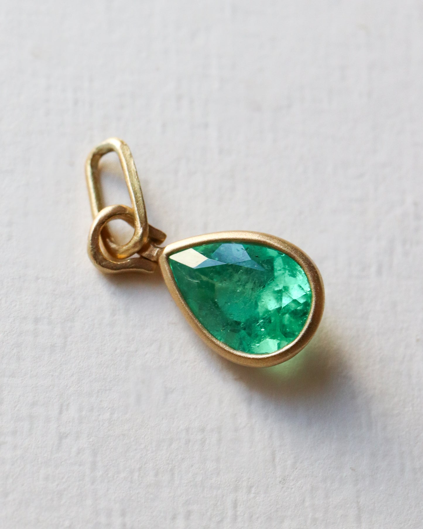 Horseshoe Collet Necklace - Emerald -