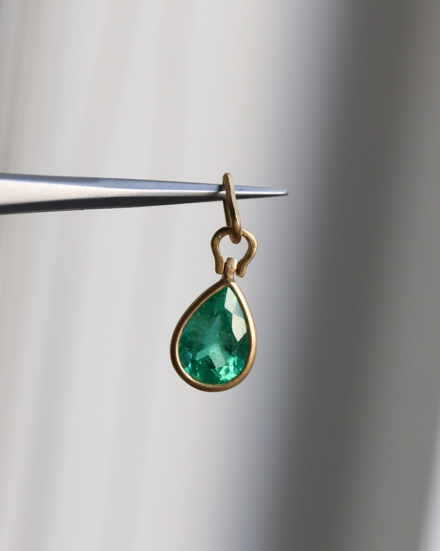 Horseshoe Collet Necklace - Emerald -