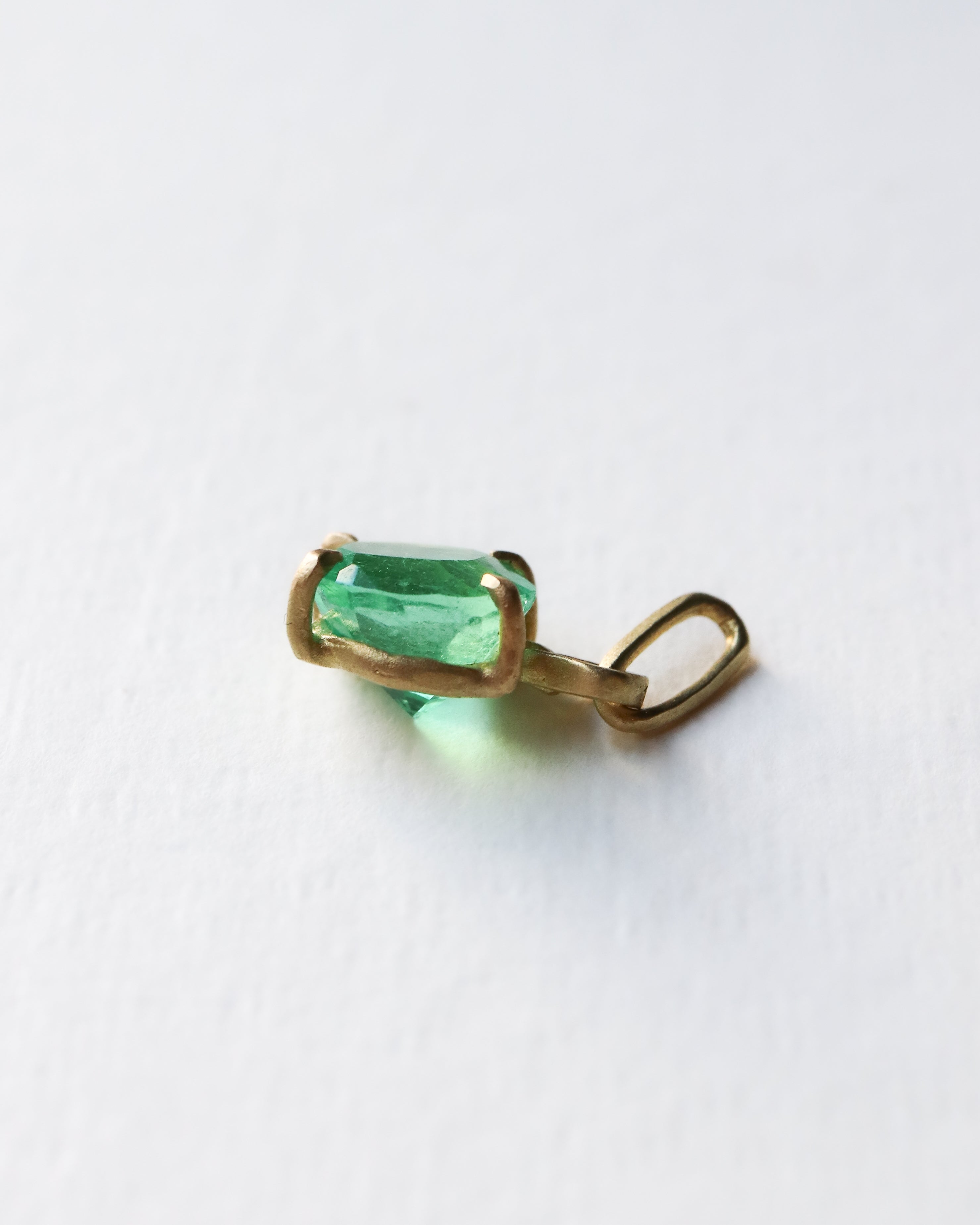 HorseShoe Prong Necklace - Emerald -
