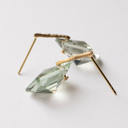 Hibiki Stone Pierced Earrings - Green Amethyst / Diamond -