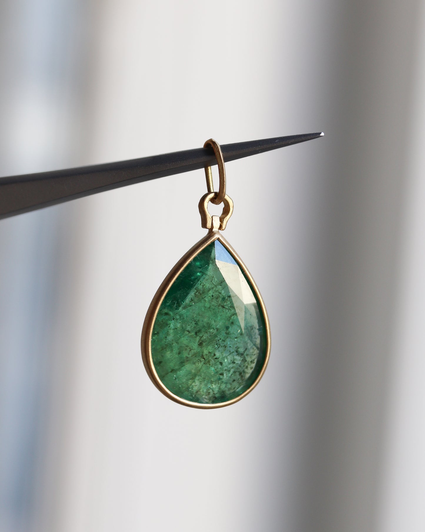 HorseShoe Collet Necklace - Emerald -